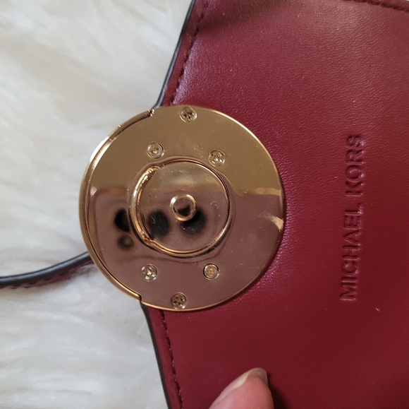 MICHAEL KORS CARMEN SMALL NS PHONE CROSSBODY BAG MULBERRY - Picture 4 of 7